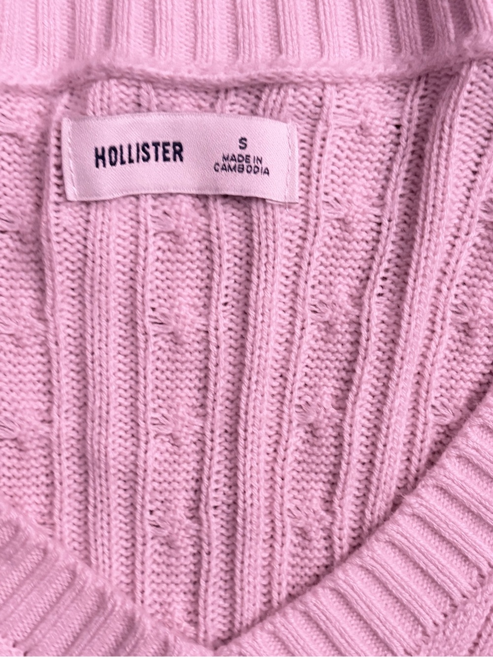 Hollister Light Pink Cable Knit V‑Neck Sweater Size Small - Picture 3 of 6